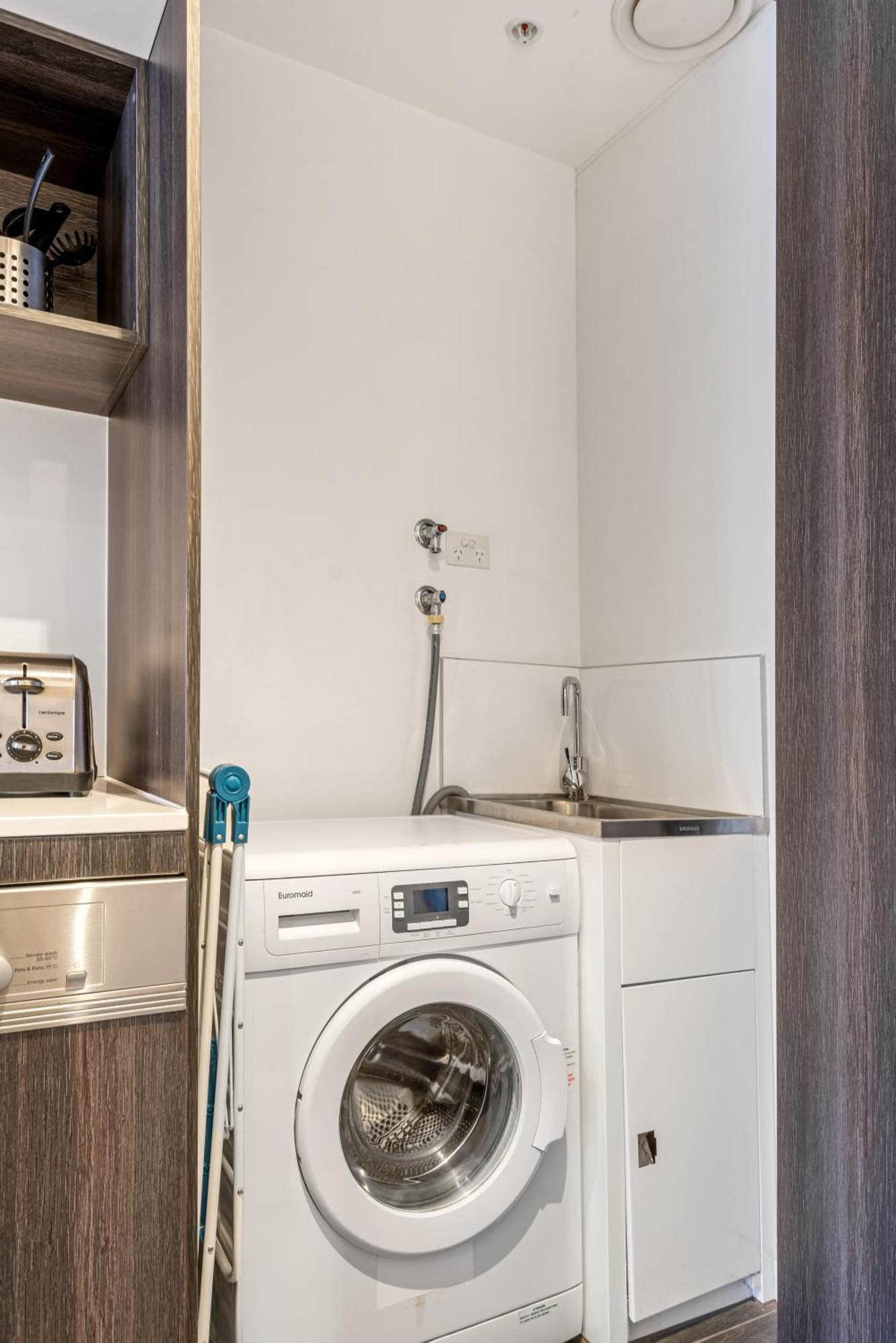 Complete Host Halo Apartments เมลเบิร์น ห้อง รูปภาพ